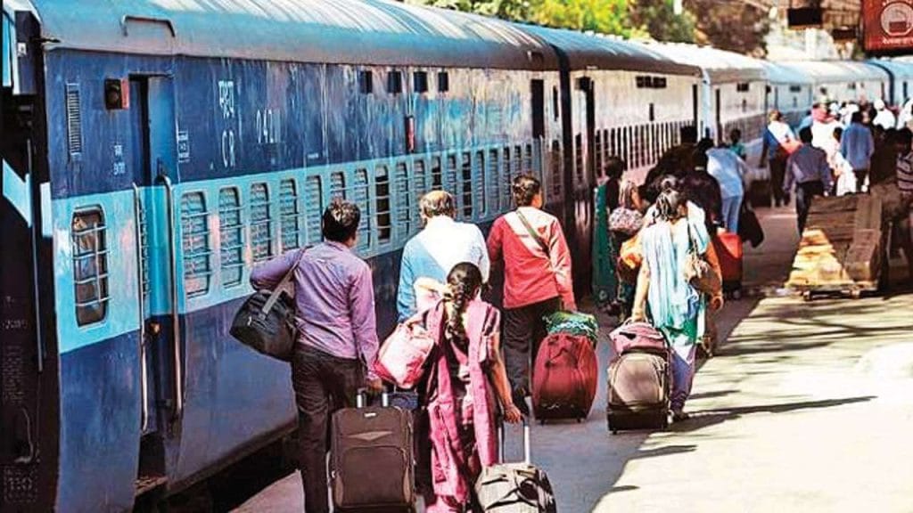 Indian Railways:  ट्रेनमध्ये सामान चोरी झाल्यास टेन्शन घेऊ नका ! ‘या’ पद्धतीने मिळणार भरपाई ; जाणून घ्या संपूर्ण प्रक्रिया