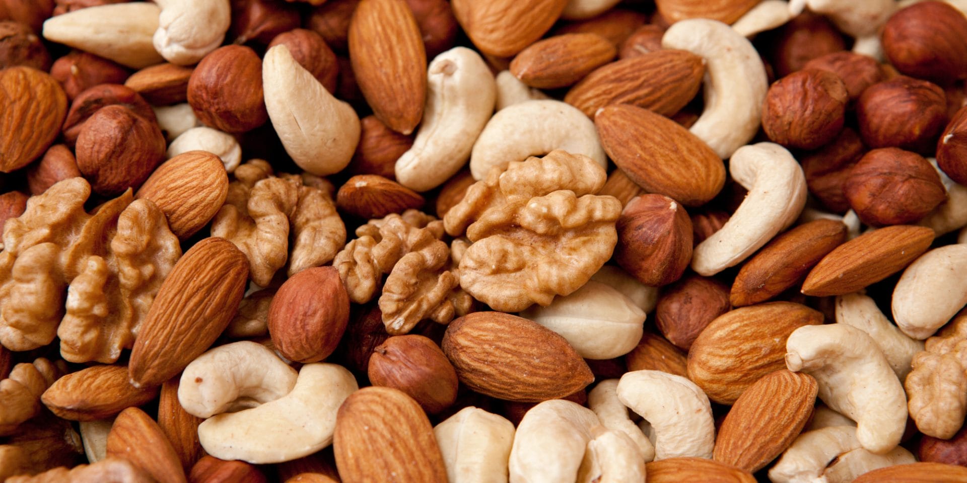 Almonds or Peanuts Which Has More Power? Know the benefits