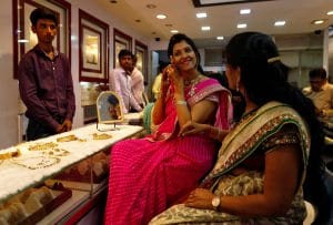 Big News Gold price falls by Rs 9000 know new gold rates