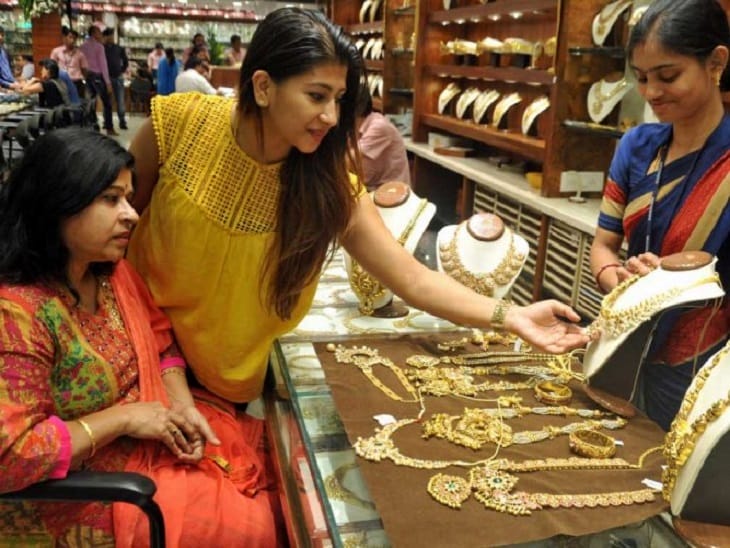 Big fall in the price of gold Price dropped by Rs 8700