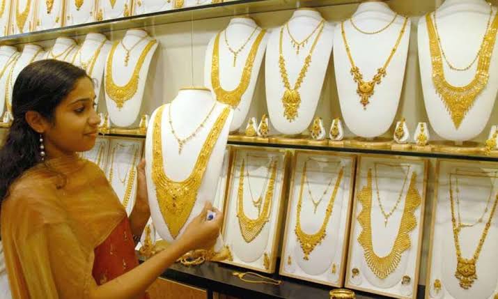 Gold Price Today Big News 24 carat gold price falls below Rs 50 thousand
