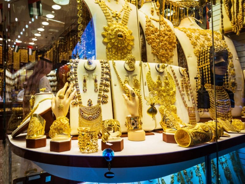 Gold Price Today Rush in the market to buy gold Cheaper by Rs 9400